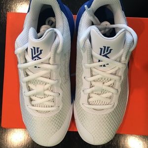 Nike Kyrie FlytrapII NIB kidsSz1 (SKU: AQ3413 140)
